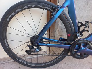 Bicicleta carretera Giant de carbono.