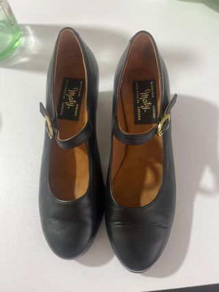 Zapatos Maty negros hebilla
talla: 32