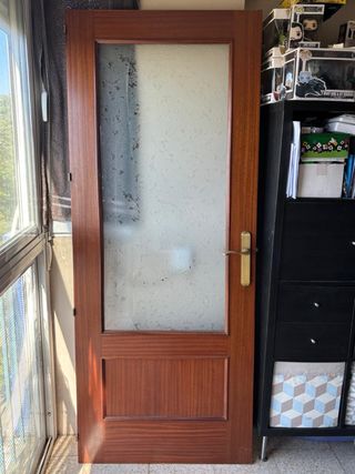 2 Puertas madera con cristal y 5 sin cristal 
