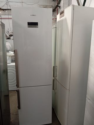 Nevera Grundig - 2m Alto x 60cm Ancho