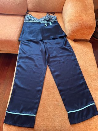 PIJAMA SEDOSO DOS PIEZAS PANTALON Y TIRANTES 