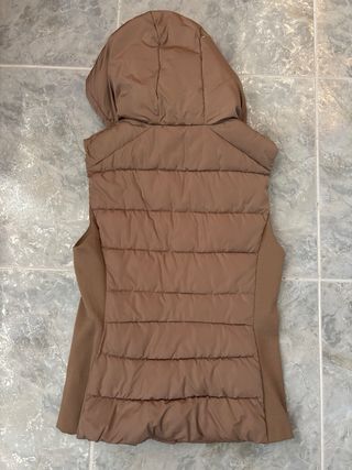 Chaleco acolchado Zara marrón