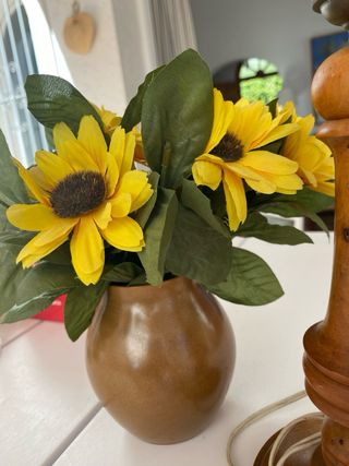 Lampara antigua de madera + jarrón cerámico