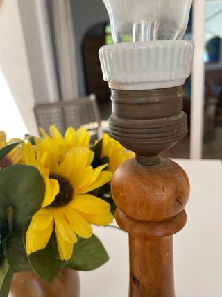 Lampara antigua de madera + jarrón cerámico