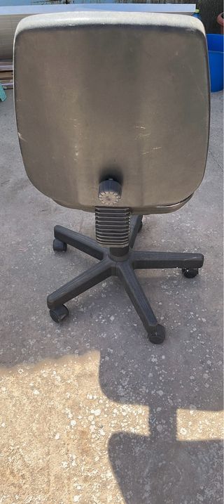 Silla oficina giratoria negra
