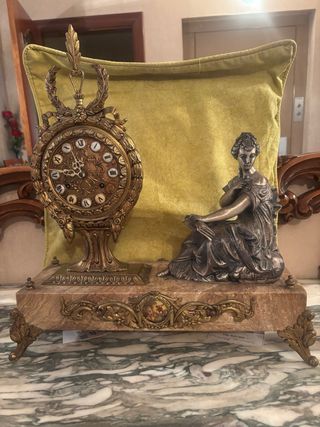 Reloj de sobremesa antiguo