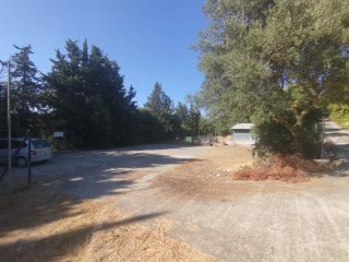 Parcela de riego: 2 casas, piscina 260 m2