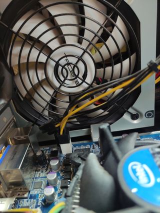 Fuente de alimentación: Radix III 750W - Fuente PC