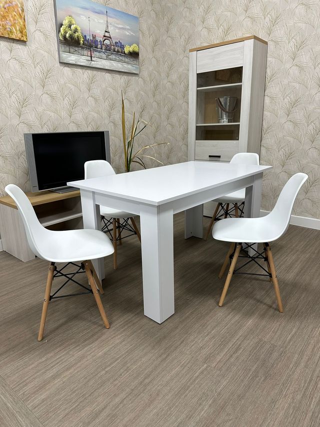 MESA COMEDOR BLANCA CON 4 SILLAS NUEVAS