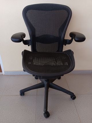 Silla Herman Miller Aeron Negra