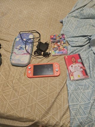 Nintendo Switch Lite Coral - Mario Kart 8 Deluxe +