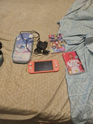 Nintendo Switch Lite Coral - Mario Kart 8 Deluxe +
