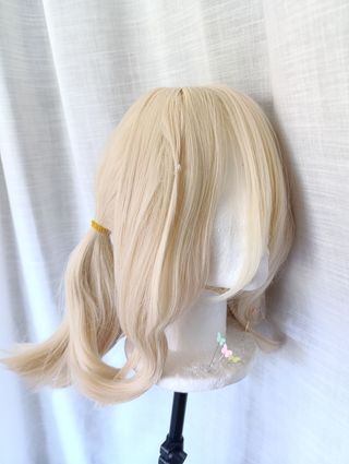 Peluca rubia cosplay