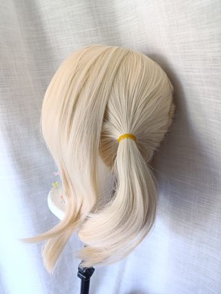Peluca rubia cosplay