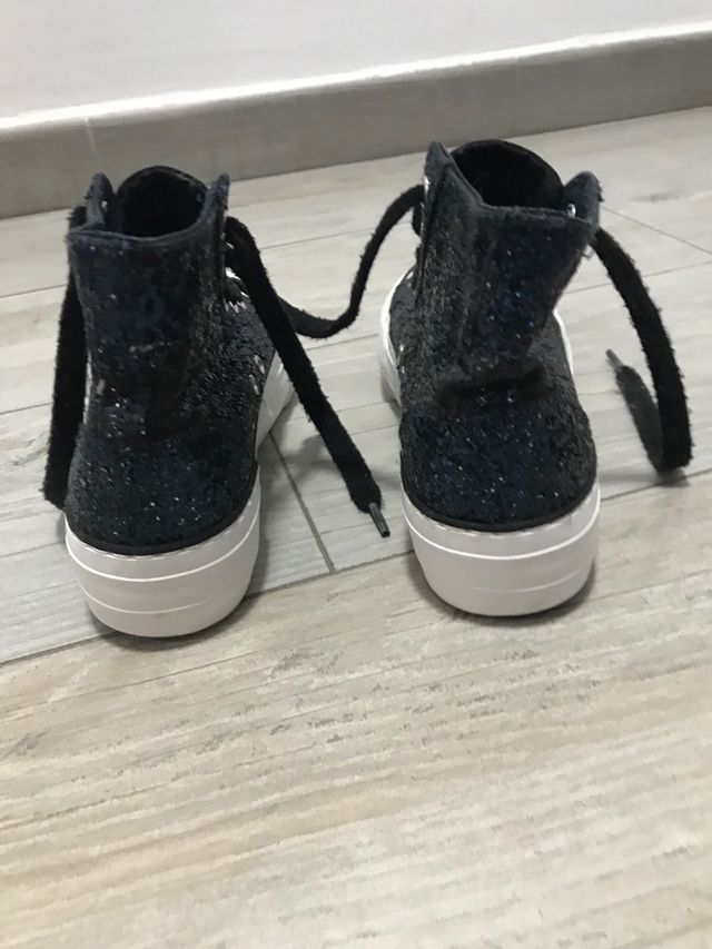 Zapatillas azul oscuras  con purpurina