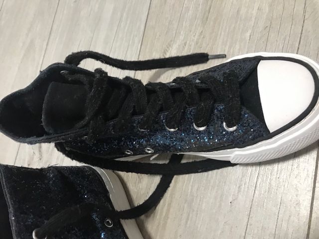 Zapatillas azul oscuras  con purpurina