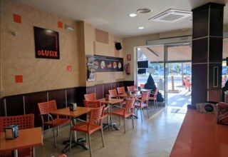 Se traspasa cafetería pastelería.