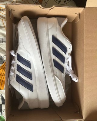 Zapatillas Adidas blancas y azules