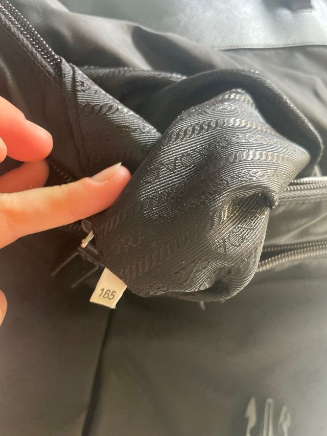 Prada -Borsa a spalla in Re-Nylon e Saffiano