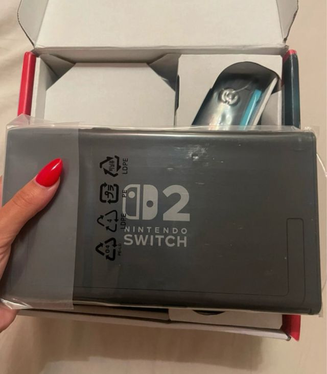 Nintendo Switch 2 + Mario Kart World + 2 juegos