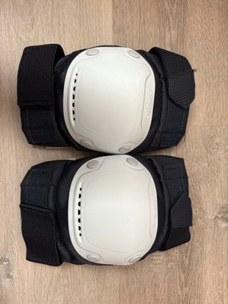 Patines 4 ruedas Oxelo + protecciones y bolsa. 37