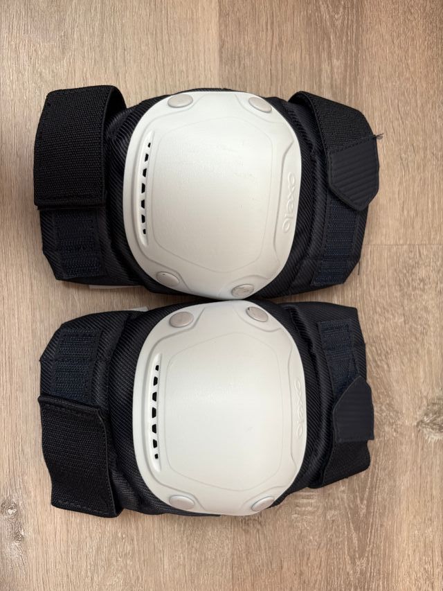 Patines 4 ruedas Oxelo + protecciones y bolsa. 37