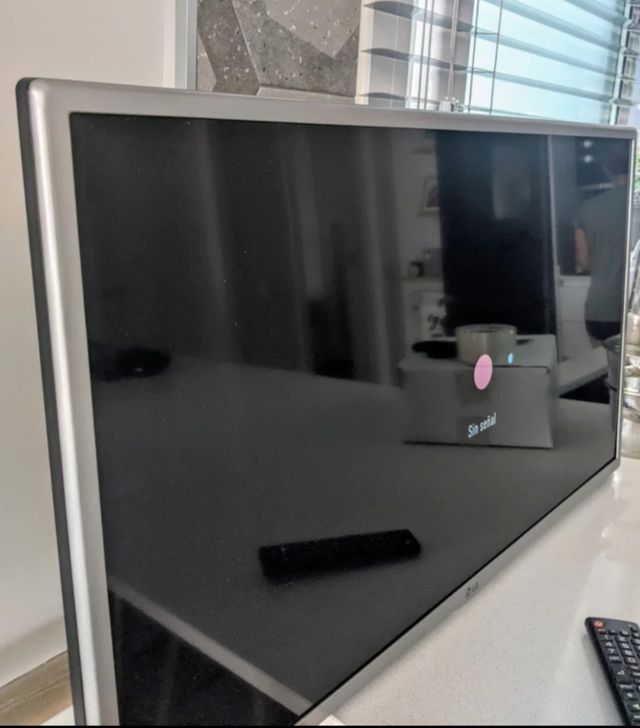 TV LG 32" Gris NO SMART TV