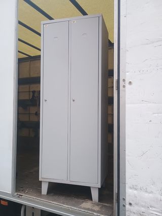 Armario metálico 2 puertas tengo 3 en inventario.