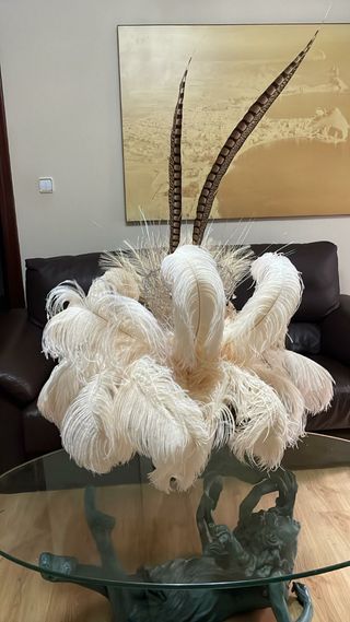 Tocado plumas carnaval beige blanco