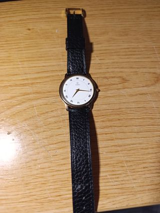 Reloj Titan vintage dorado