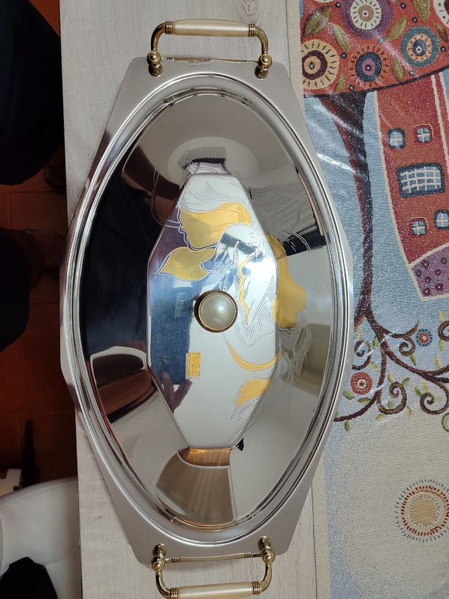Vassoio in acciaio inox 18/10 con coperchio