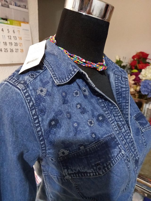 Camisa vaquera bordada