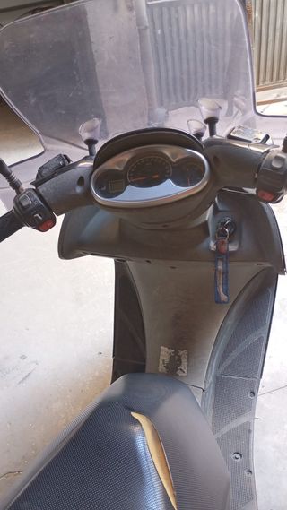 Moto yamaha magesty 125  azul