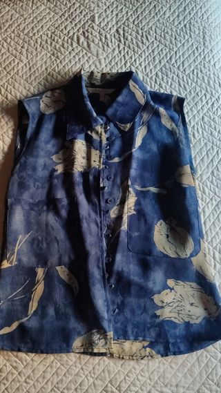 Blusa azul estampada