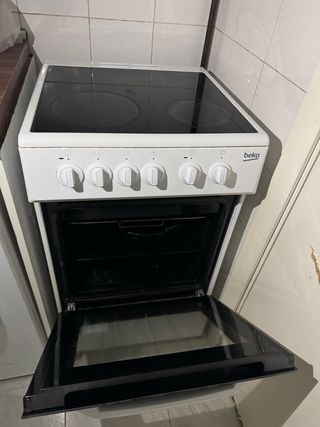 Lavadora Corbero CLT98L1423 + vitro con horno beko