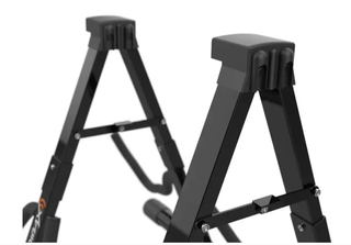 Supporto per due chitarre elettriche, acustiche o bassi