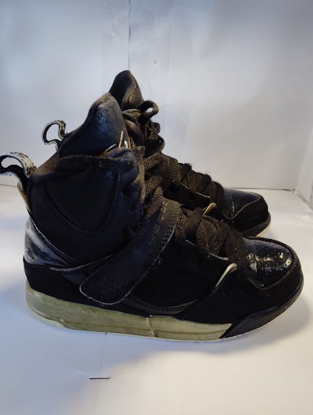 Zapatillas Nike Flight niño - negras y doradas