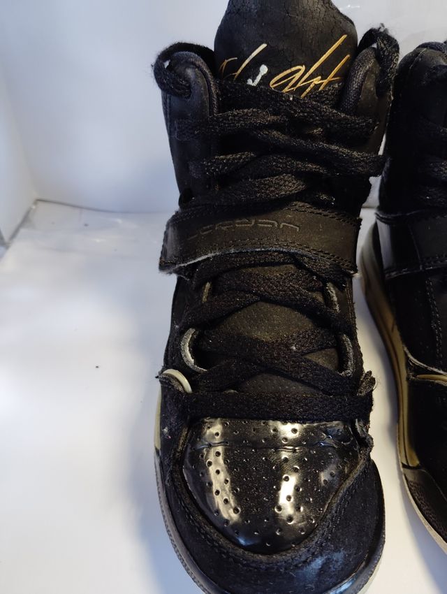 Zapatillas Nike Flight niño - negras y doradas