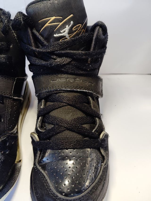 Zapatillas Nike Flight niño - negras y doradas