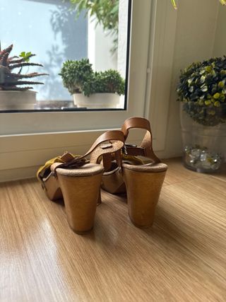 Sandalias plataforma amarillas mostaza
