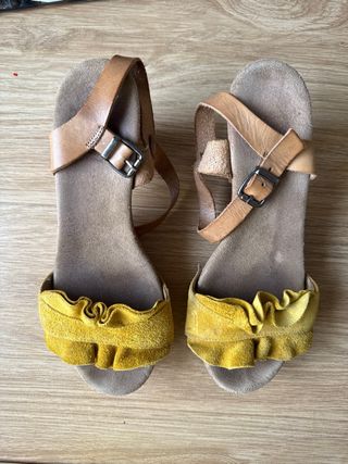 Sandalias plataforma amarillas mostaza
