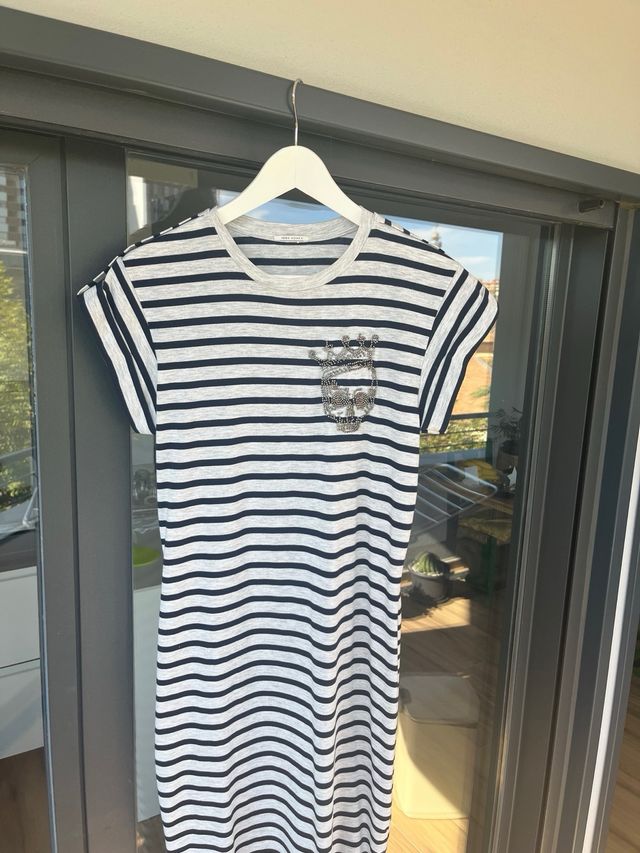 IKKS vestido largo rayas con detalle calavera.