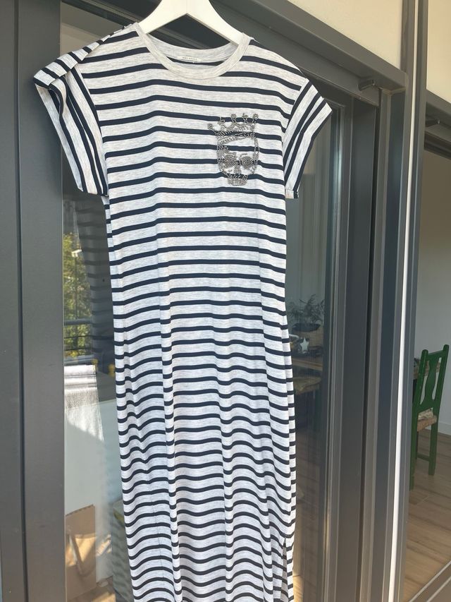 IKKS vestido largo rayas con detalle calavera.