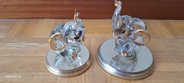 2 Figuritas Elefantes Cristal sobre base dorada