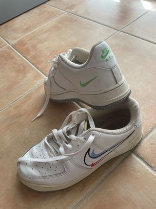 Nike Air Force 1 - Blancas y Verdes - 37.5