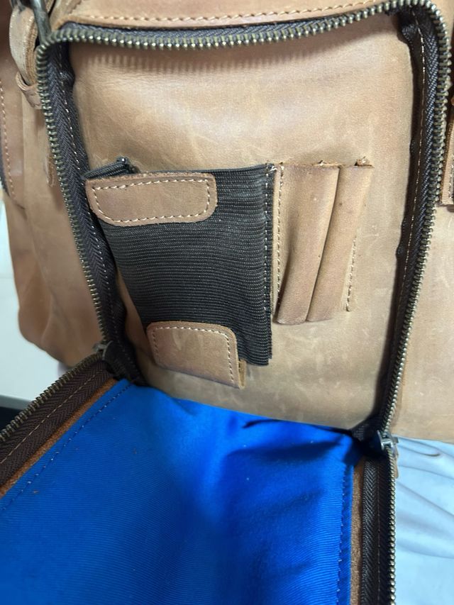 Bolso Police cuero marrón