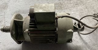 Motor trifásico eléctrico usado