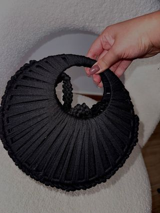 Borsa a mano nera intrecciata