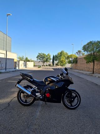 Daelim Roadwin 125R- Moto 2017