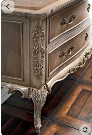 Antiguo tocador de madera y mármol